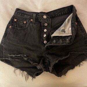 Levi’s back cut off shorts size 24